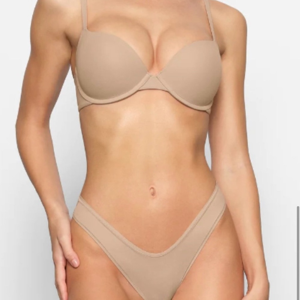 SKIMS 34D Fits Everybody Push Up Bra- Clay